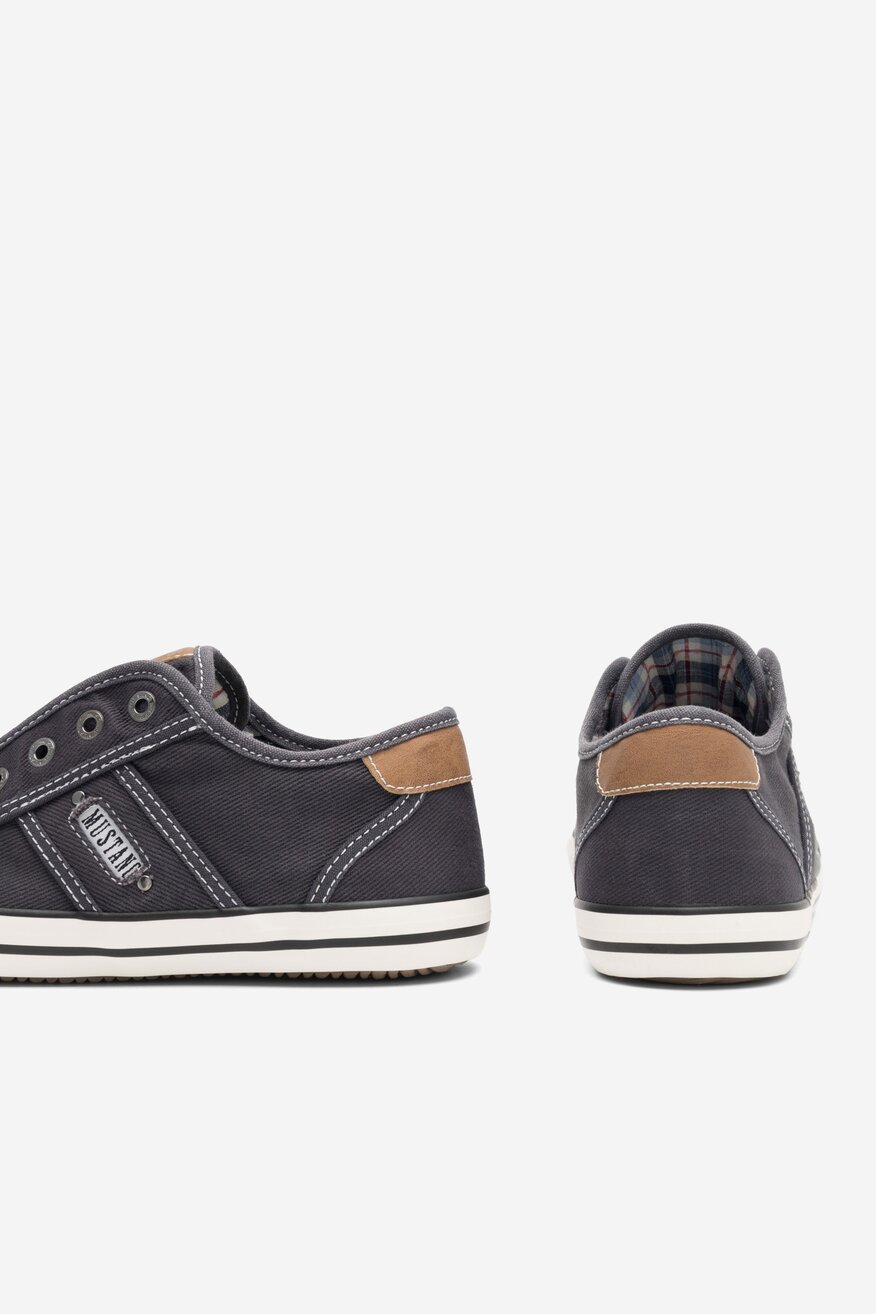 
                Mustang - Trampki czarne - 5904862667270