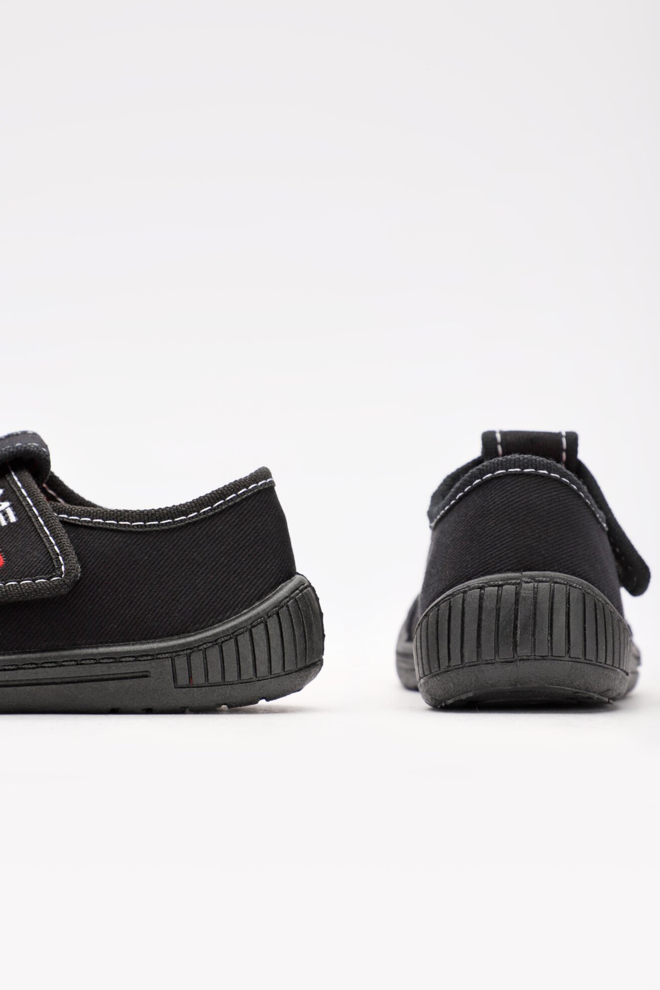 Kapcie MB 4SK3/32-28POIR Czarny