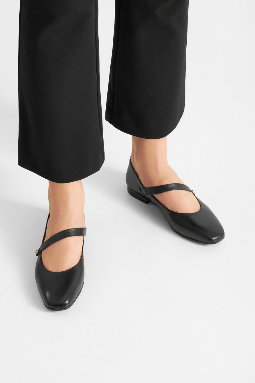 
                Балетки Lasocki ЧОРНИЙ - 5905588390329