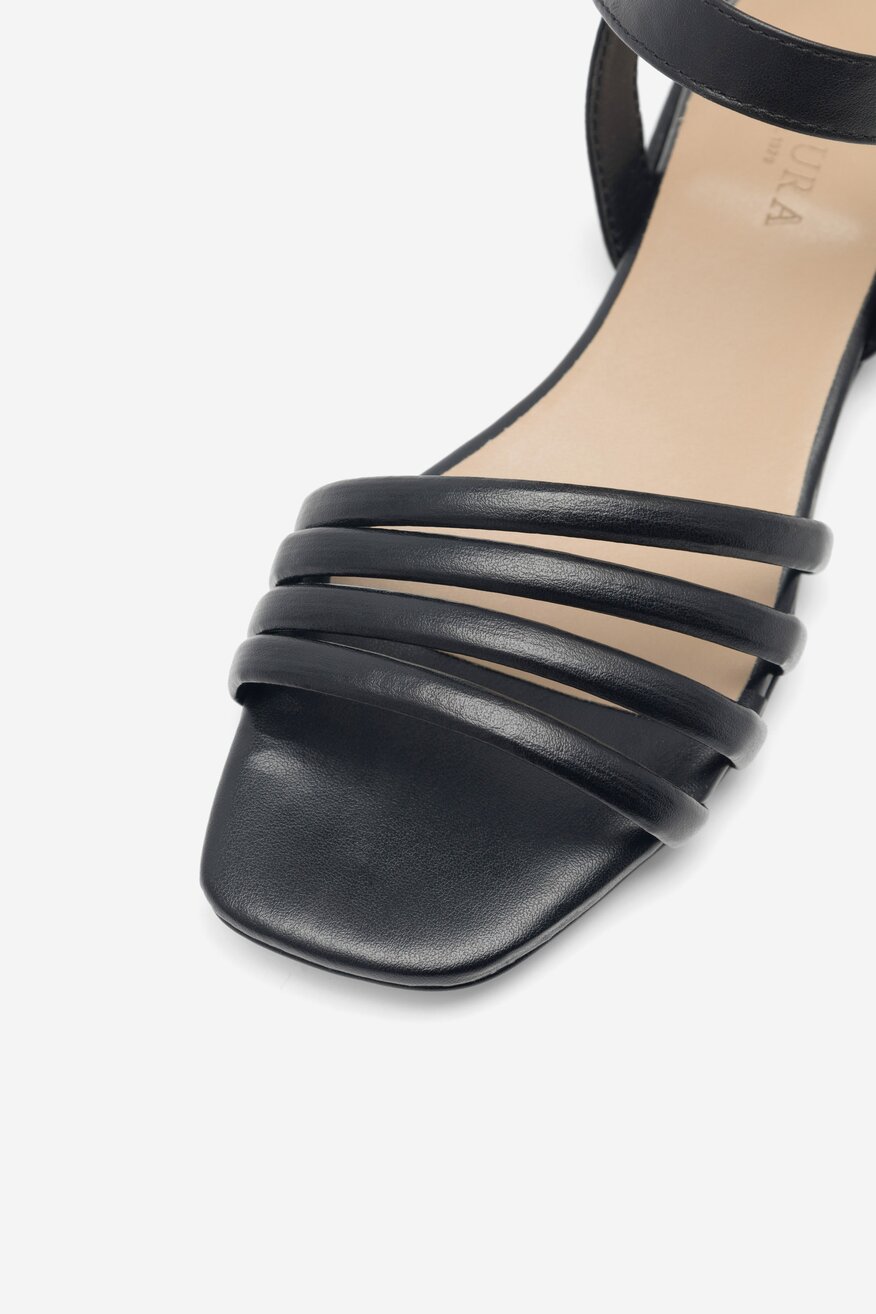 
                Badura - Skórzane sandały czarne - 5904862819464