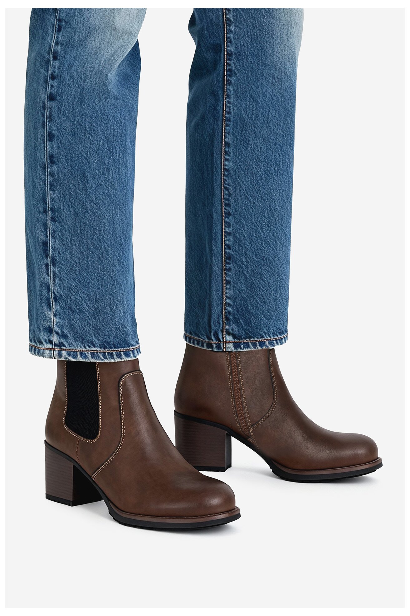 Ghete Clara Barson CEO-WS15221-02 MARO