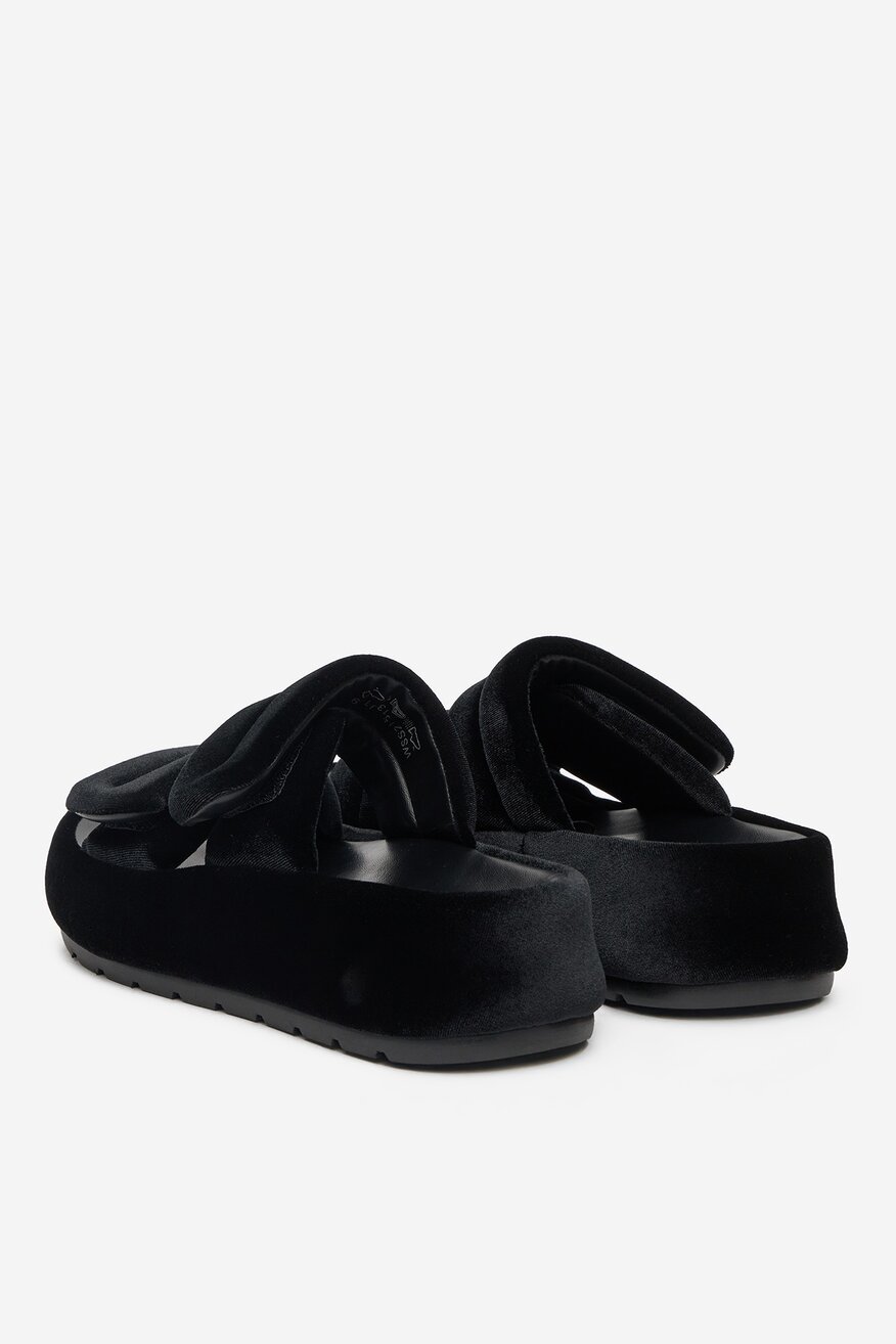 Pantofle Juicy Couture ČERNÁ - 5906751042243