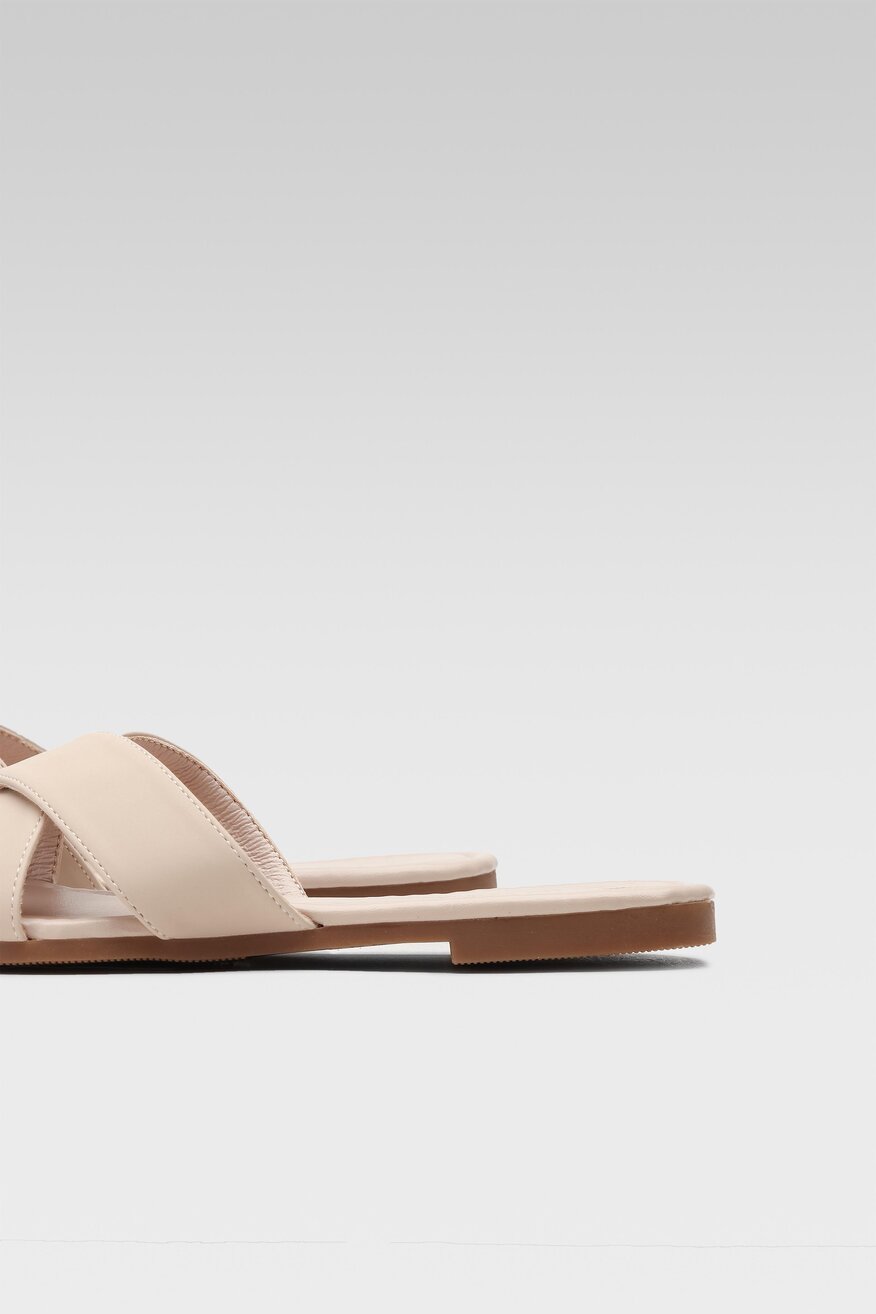 
                Bassano - Klapki beżowe - 5904862835556