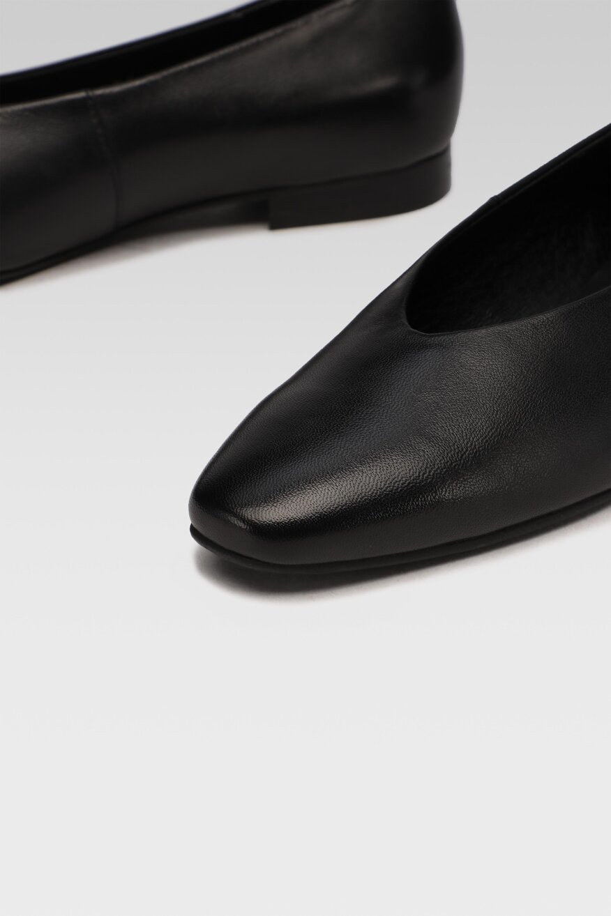 
                Gino Rossi - Skórzane baleriny z wycięciami - 5903698383811