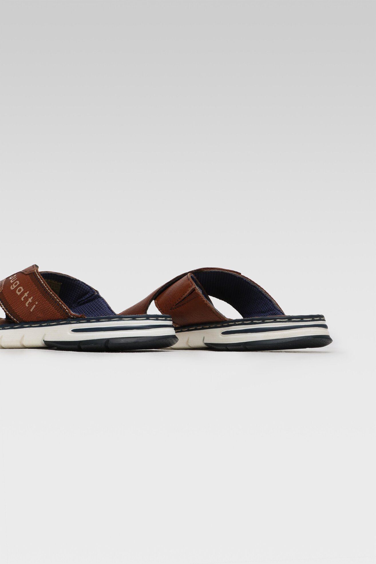 Klapki Bugatti 311-A3281-2169-6363 Brązowy