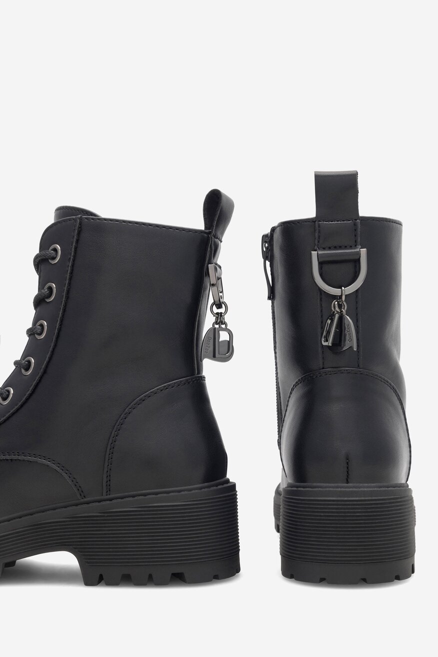 
                Bocanci DeeZee NEGRU - 5905588107477