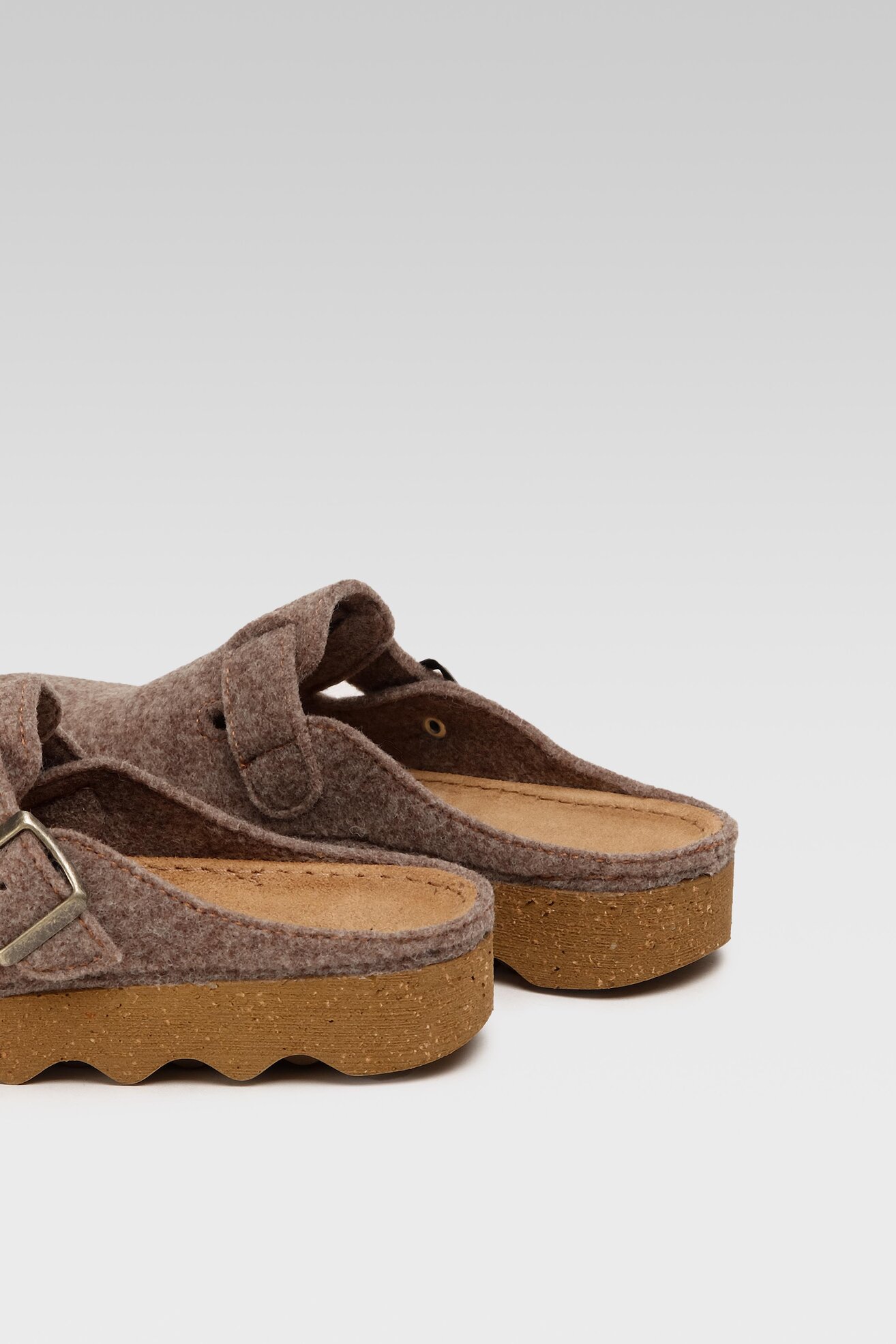 Kapcie Inblu DK01FE14 Brązowy