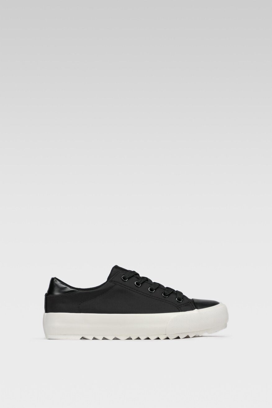 
                Jenny Fairy - Sneakersy czarne sznurowane - 5903698577555