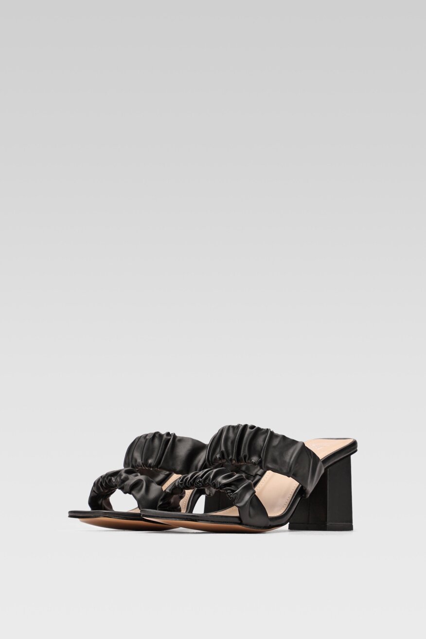 
                Jenny Fairy - Klapki na obcasie czarne - 5903698488707