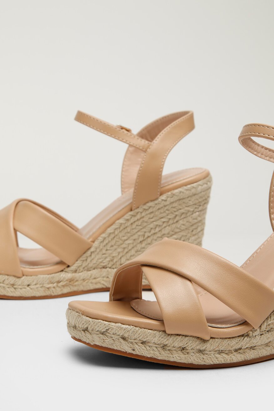 Jenny Fairy - Sandały na koturnie - 5904248647810