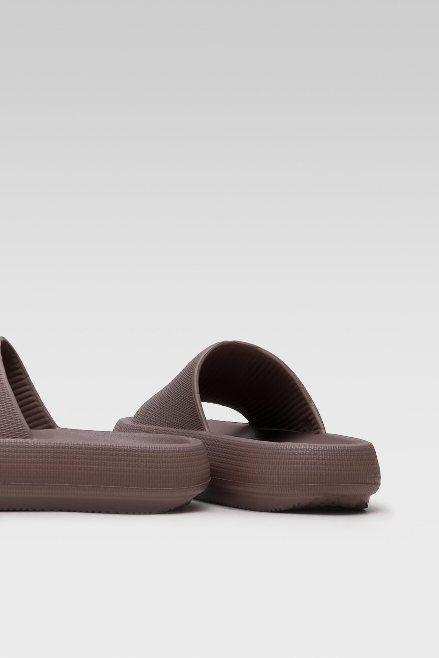 
                Bassano - Klapki basenowe brązowe - 5904248266813