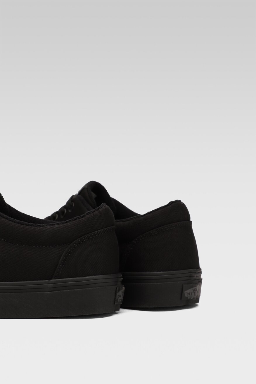 
                Vans - Trampki czarne sznurowane - 5903698699400