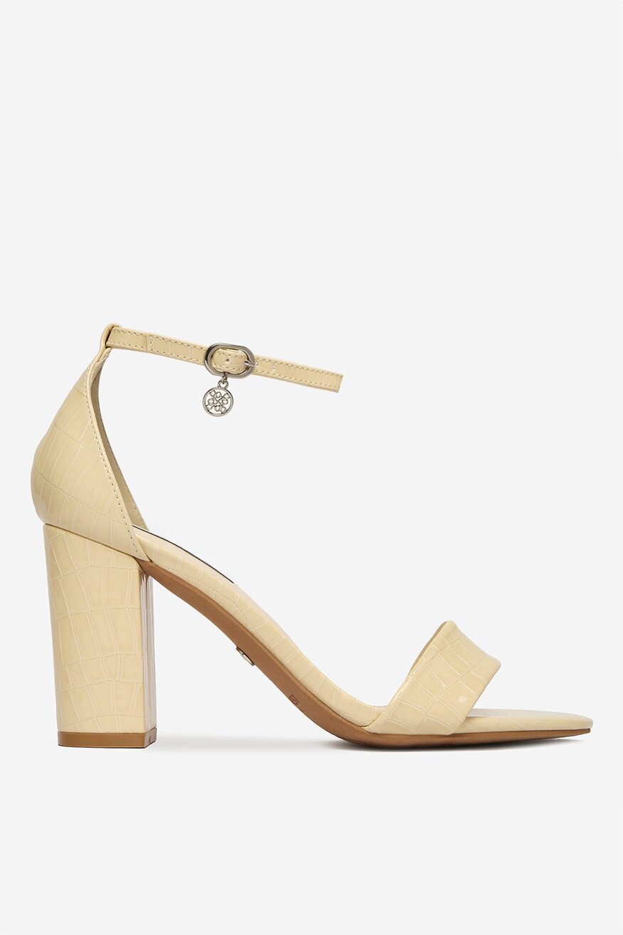
                NINE WEST - Sandały na słupku - 5906751037287