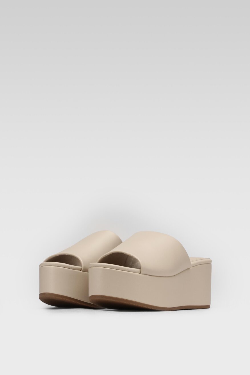 
                Jenny Fairy - Klapki na koturnie z platformą pastelowe - 5903698707587