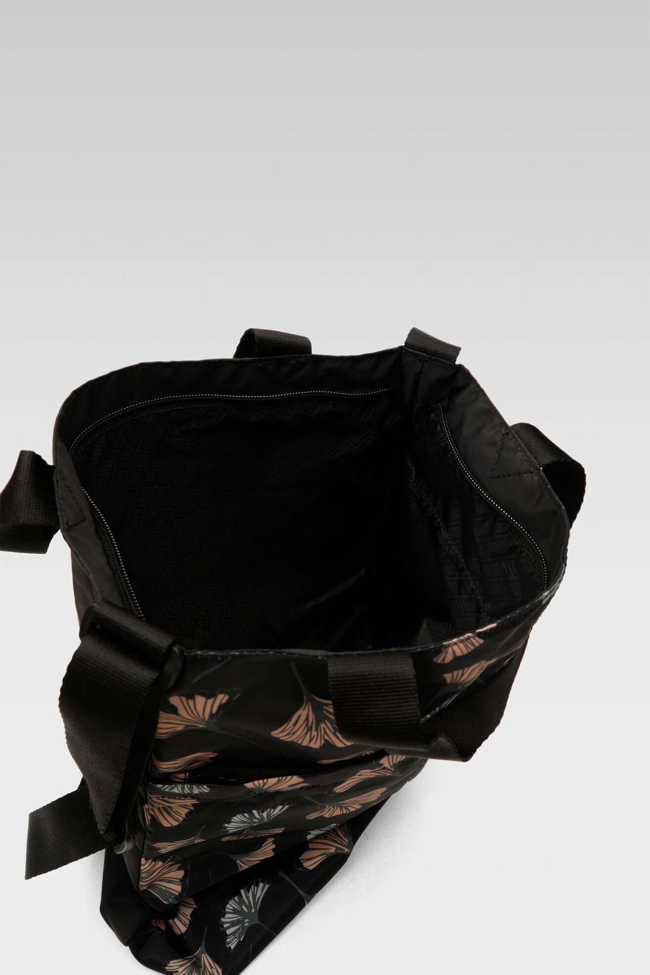 Torebka Puma CORE POP SHOPPER 7831102 Czarny