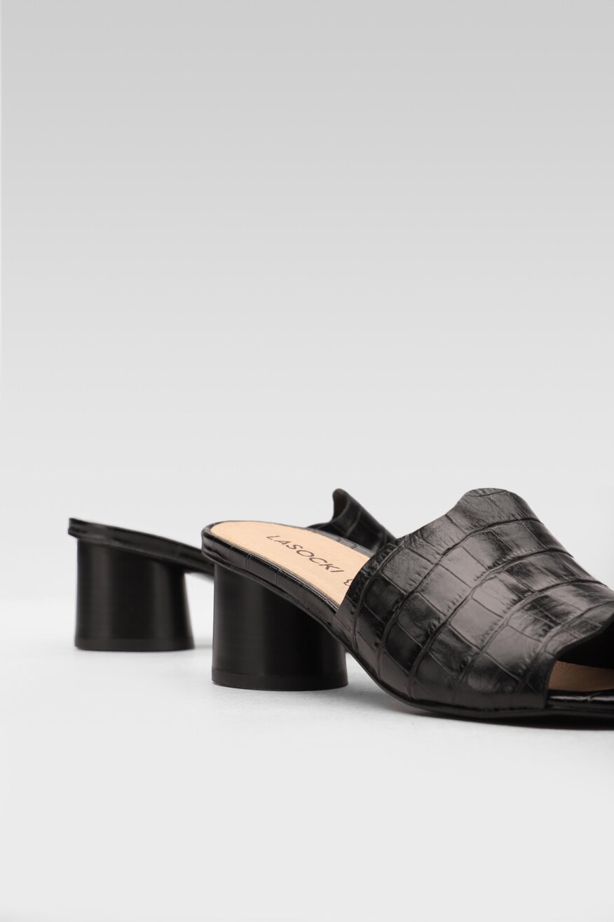 Lasocki - Skórzane klapki na obcasie - 5903698639611