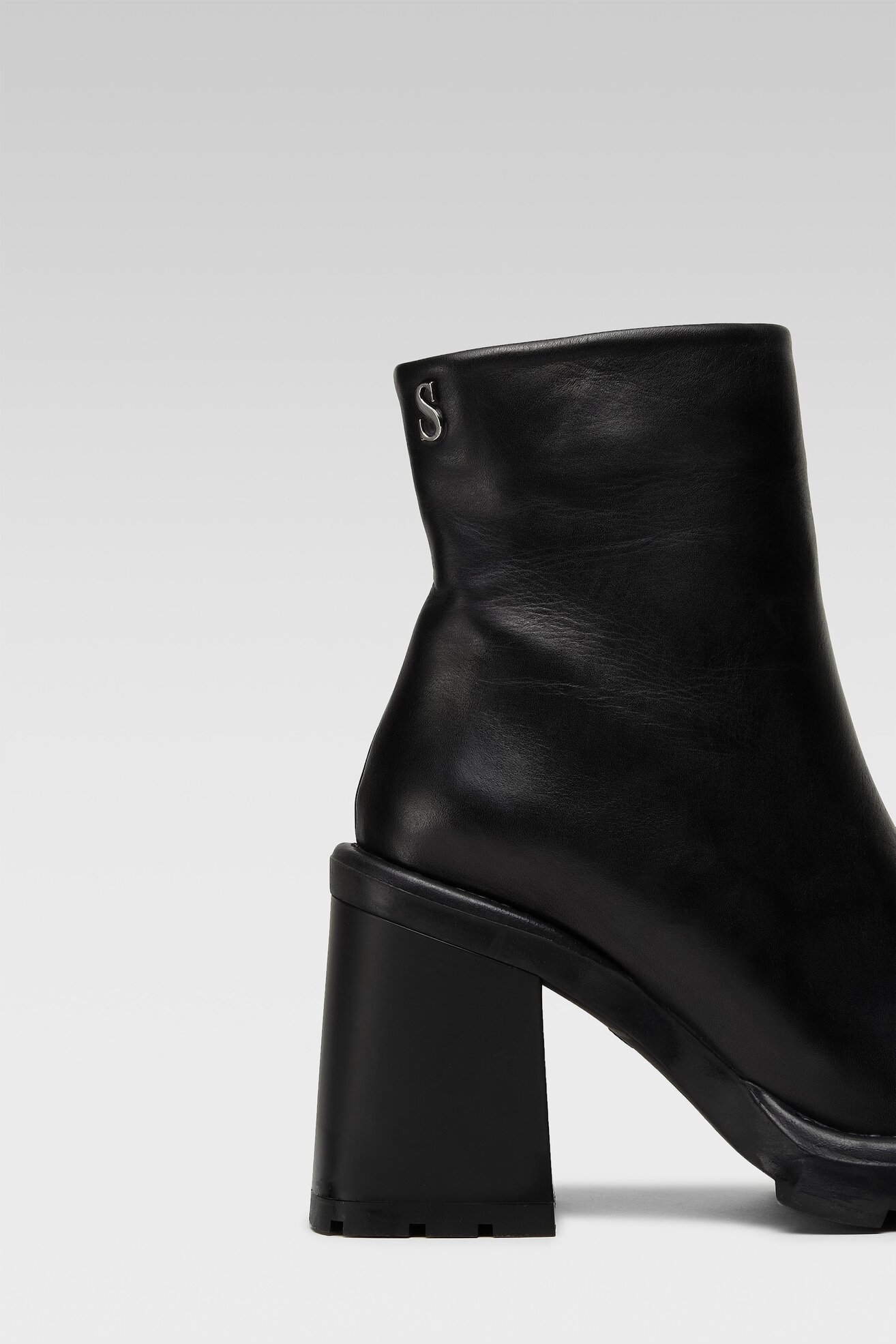 Botki SIMPLE SIMPLE-SL-18-02-000054 301 Czarny