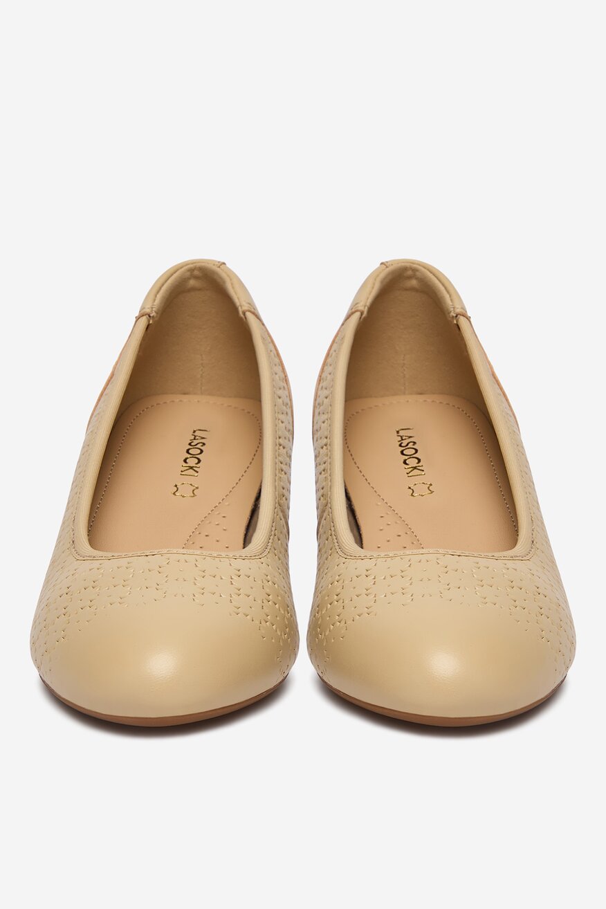 
                Елегантни обувки Lasocki БЕЖОВ - 5906751799642