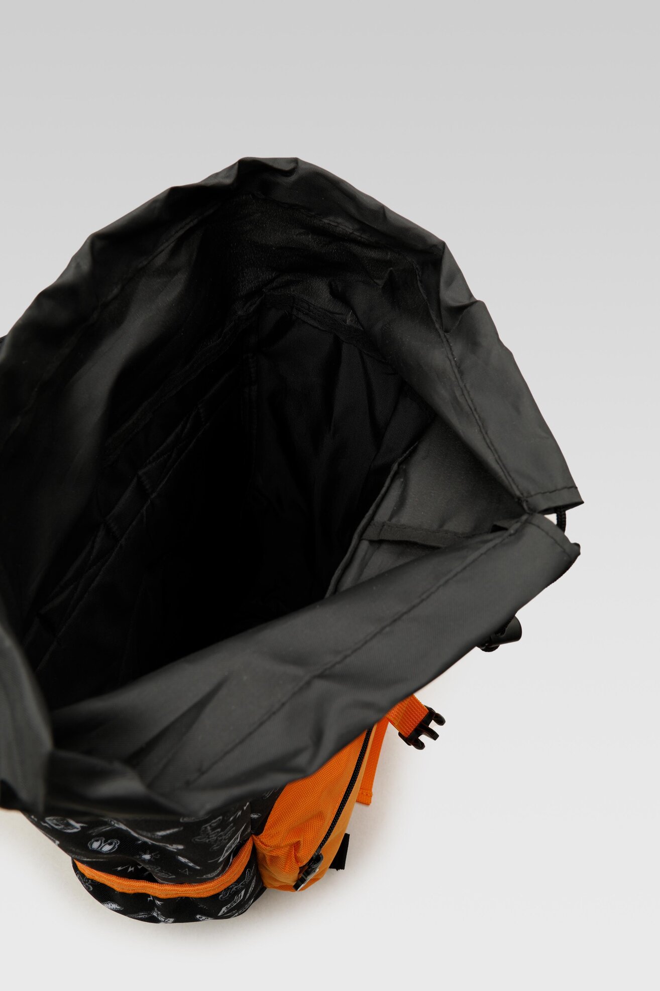 Hátizsák Looney Tunes ACCCS-AW21-20WBLT-B FEKETE