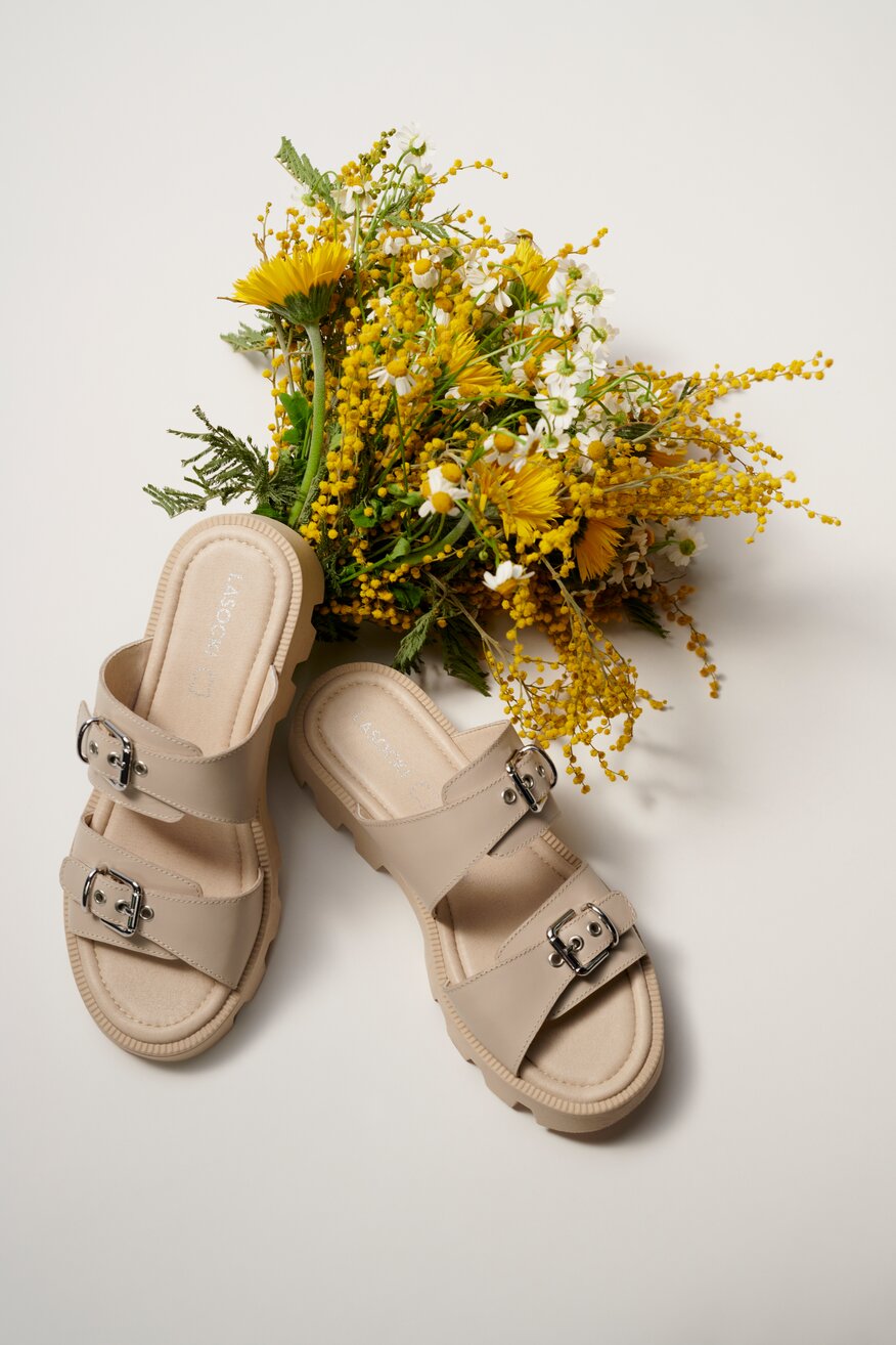 
                Lasocki - Klapki skórzane - 5904862811789