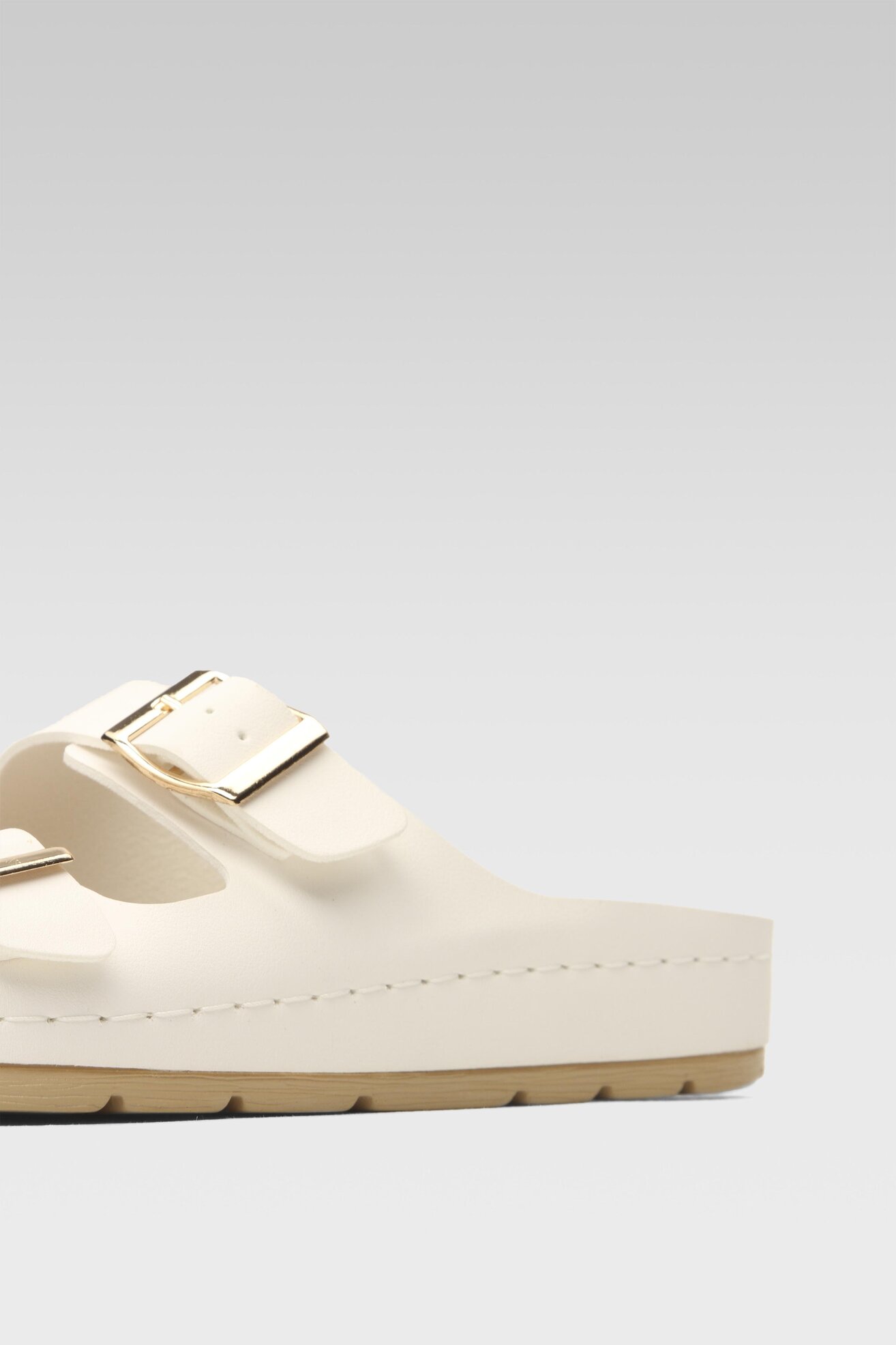 Klapki Go Soft WS121-01 Biały