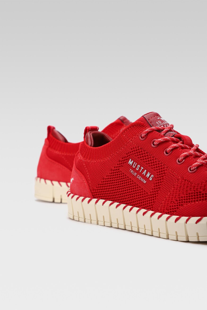 
                Félcipő Mustang PIROS - 5903698551074