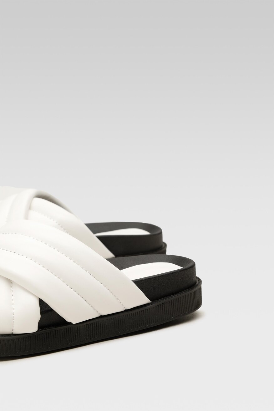 
                Jenny Fairy - Klapki pastelowe białe - 5904248681494