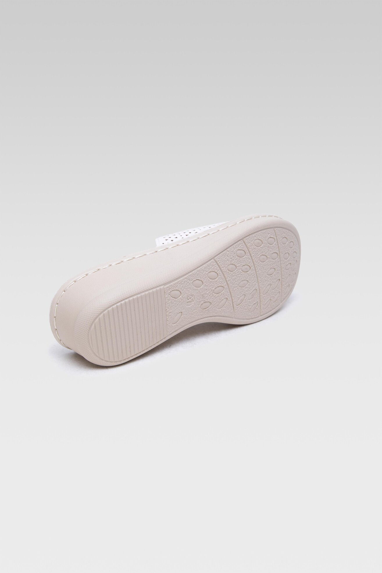 Klapki Clara Barson WSS20520-03 Biały