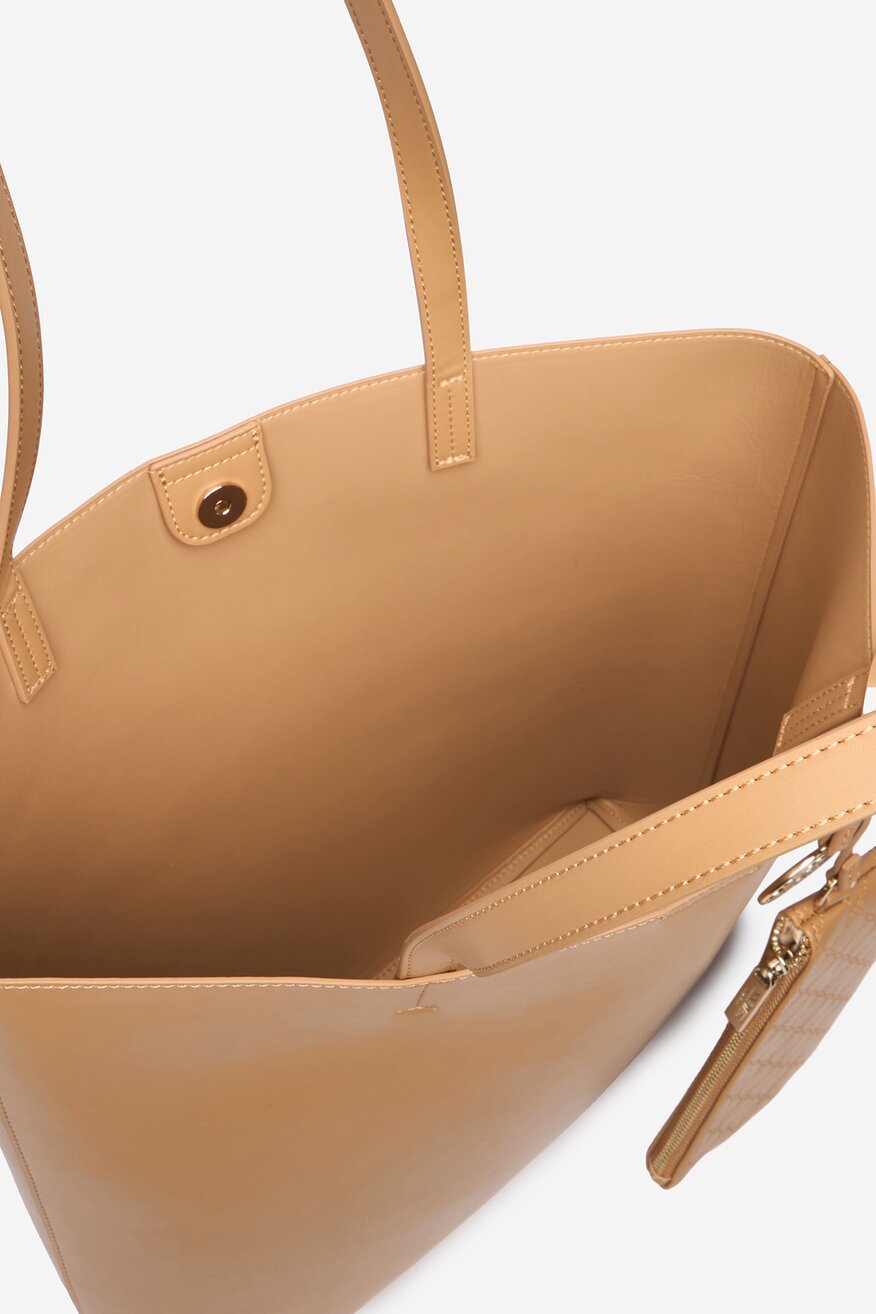 
                Дамска чанта NINE WEST КАМЕЛ - 5906751543306