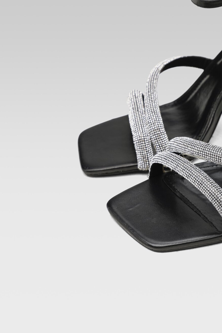 
                Quazi - Sandały z aplikacją czarne - 5904248758233