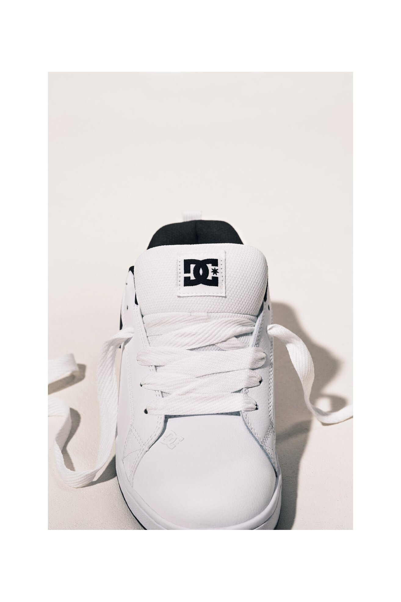 Спортни обувки DC Shoes COURT GRAFFIK 300529-WLK БЯЛ