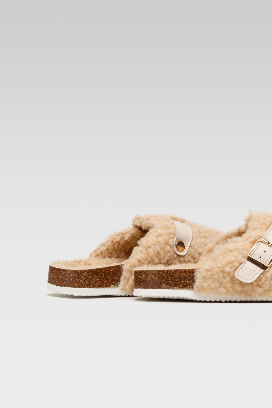 
                Home&Relax - Kapcie z futerkiem - 5904248837754