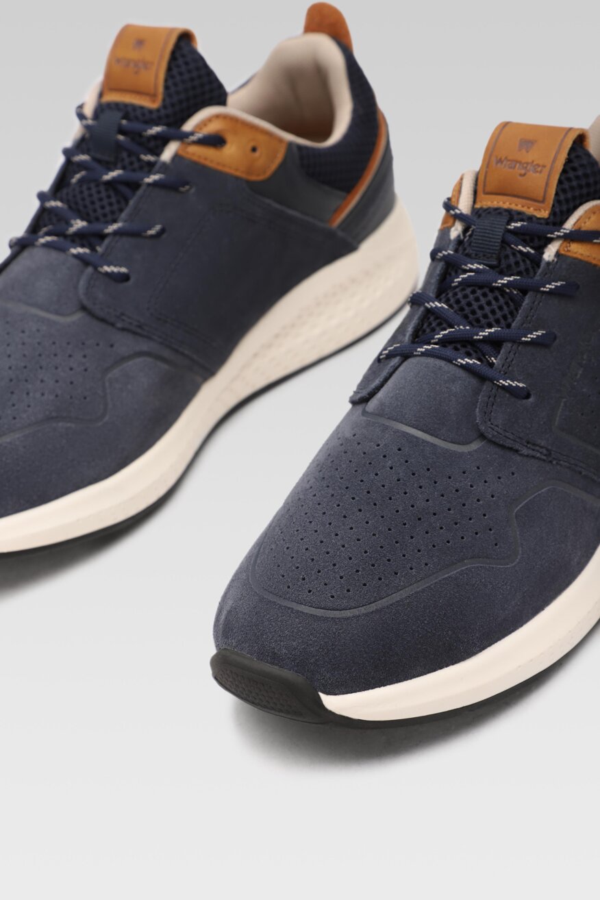 
                Wrangler - Sneakersy zamszowe - 5903698390550