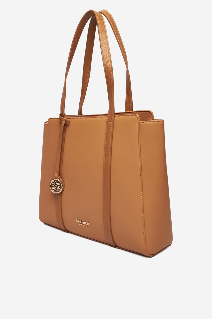 
                Дамска чанта NINE WEST КАМЕЛ - 5906751397091