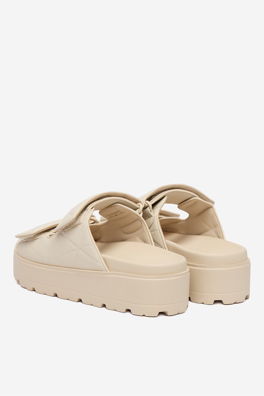 
                DeeZee - Klapki - 5906751779187