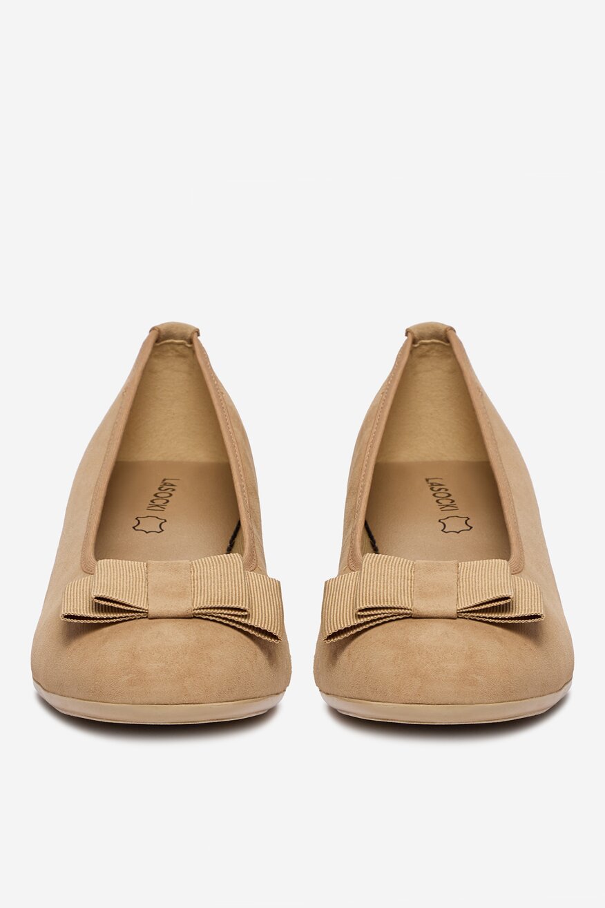 
                Körömcipő Lasocki BÉZS - 5906751611029