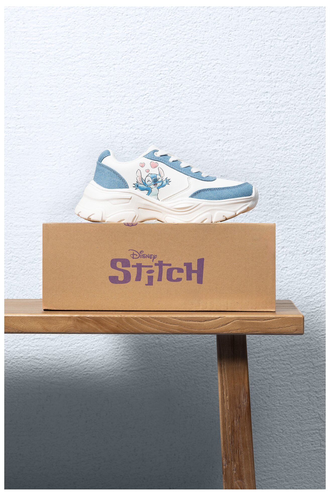 Obuwie sportowe Disney Classics CEO-BIC-AW25-318DCLS Biały