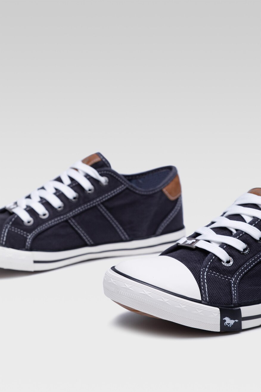 
                Mustang - Trampki - 5904248525620