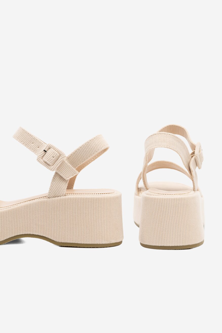 
                Сандали DeeZee БЕЖОВ - 5904862663081