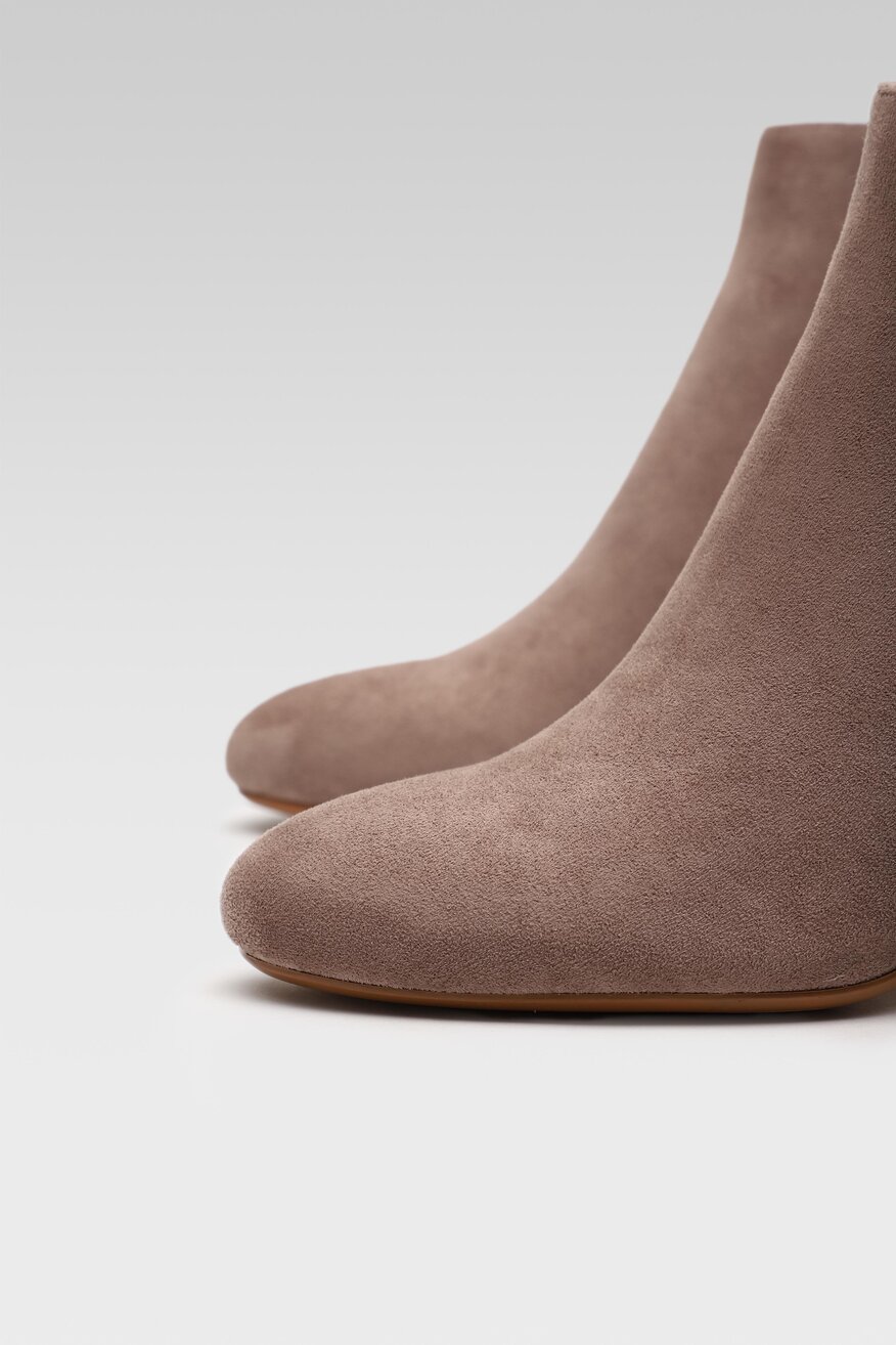 
                Jenny Fairy - Botki na obcasie beżowe - 5903698825168