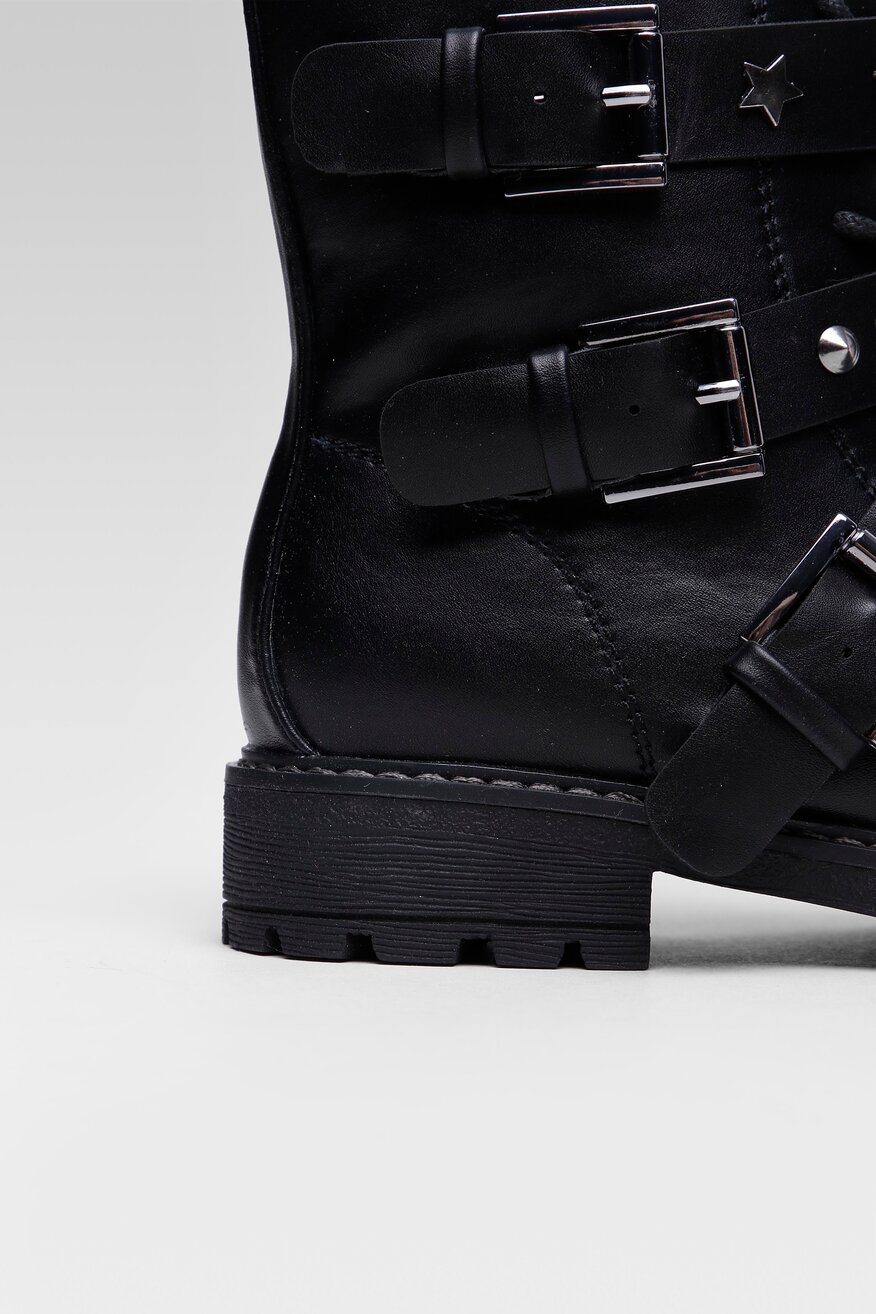 
                Чобіт DeeZee ЧОРНИЙ - 5903698949789