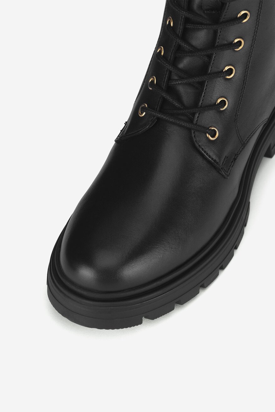 
                Šněrovací vyšší obuv Lasocki Young ČERNÁ - 5905588944645