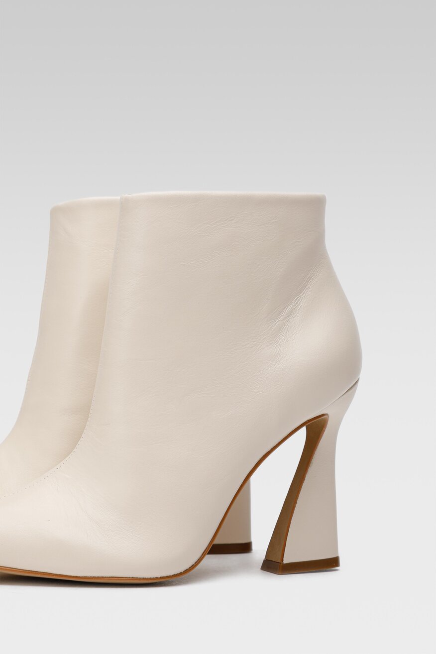 
                SIMPLE - Botki beżowe - 2230031467239