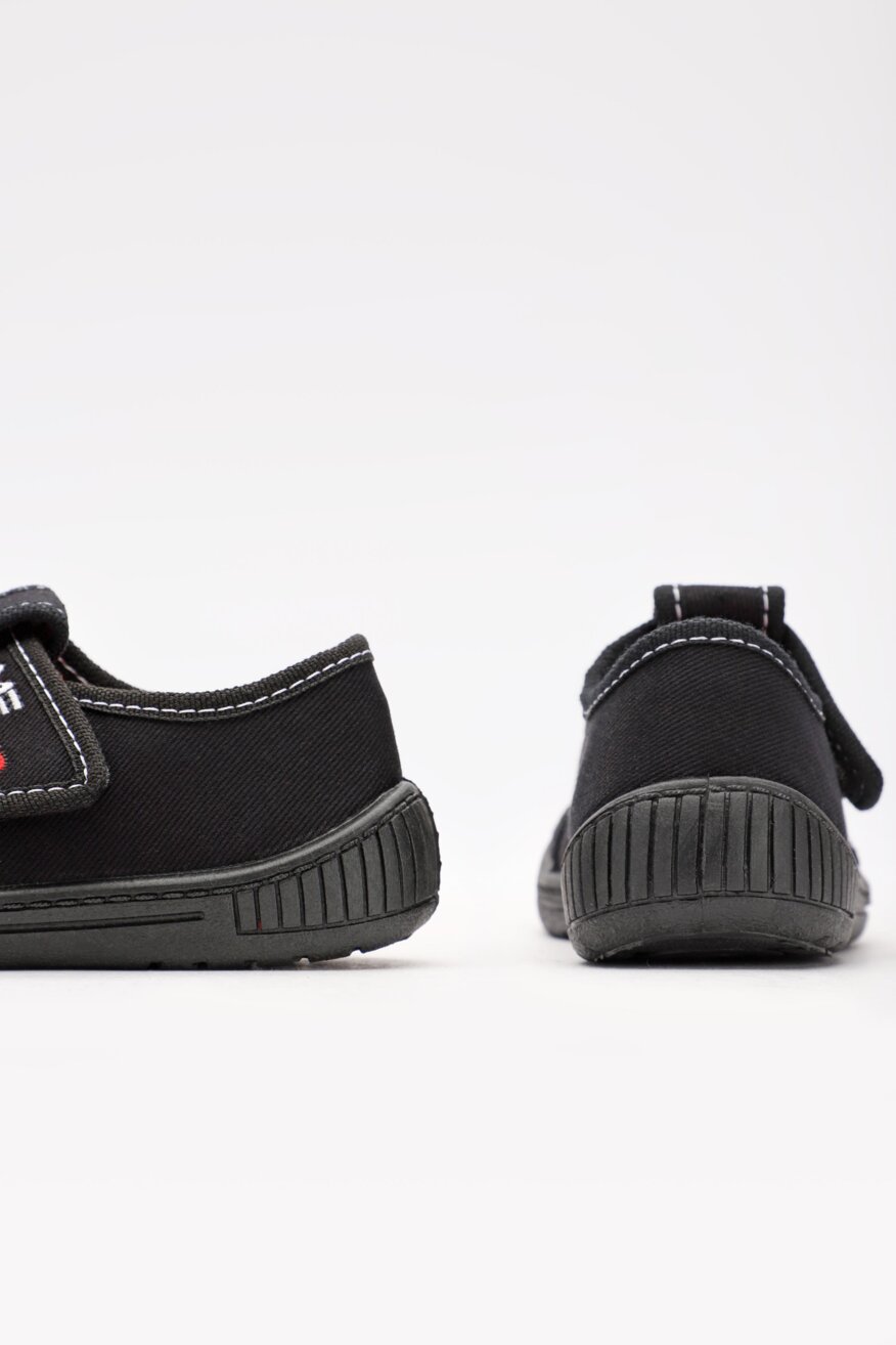 
                MB - Kapcie z naszywkami czarne - 5903419811562