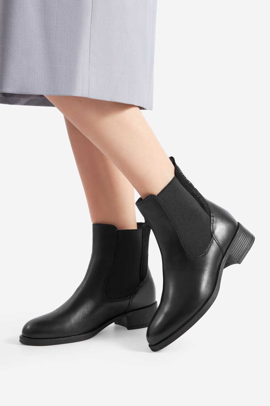 
                Kratke čizme Lasocki CRNA - 5905588936978