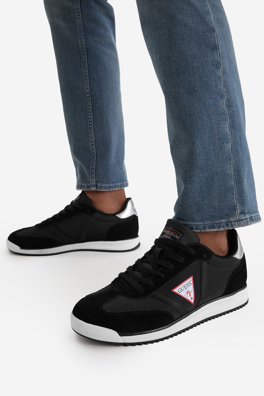 
                Кросівки GUESS JEANS ЧОРНИЙ - 5906751997246