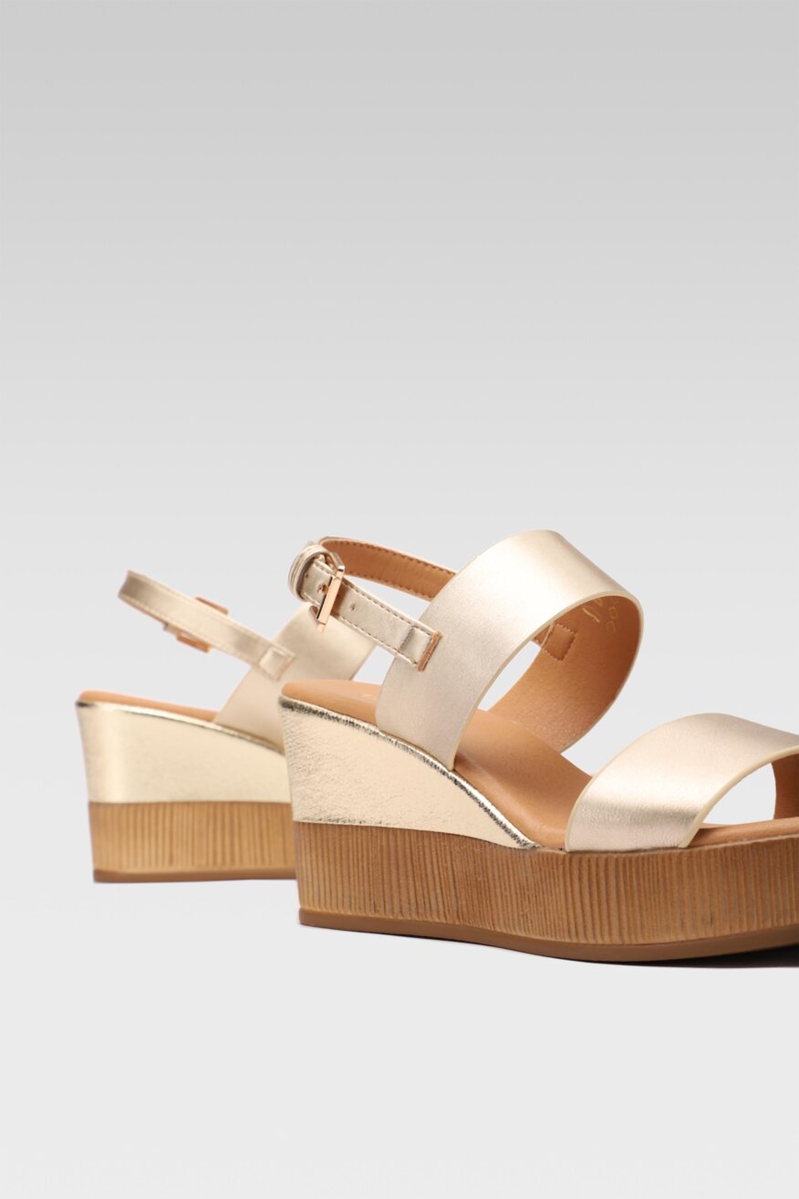 
                Clara Barson - Sandały na koturnie z platformą metaliczne - 5903698615813