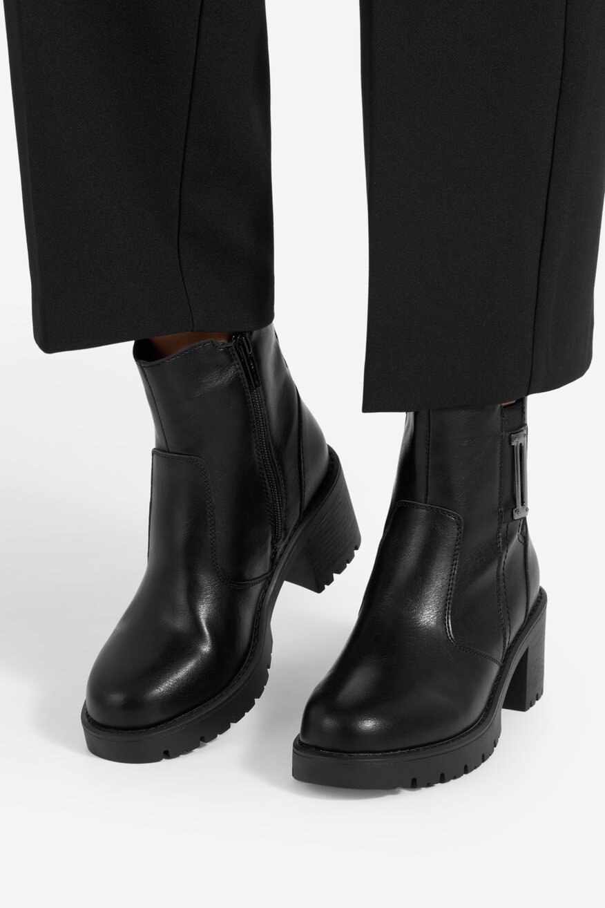 
                Kratke čizme Jenny Fairy CRNA - 5905588892748