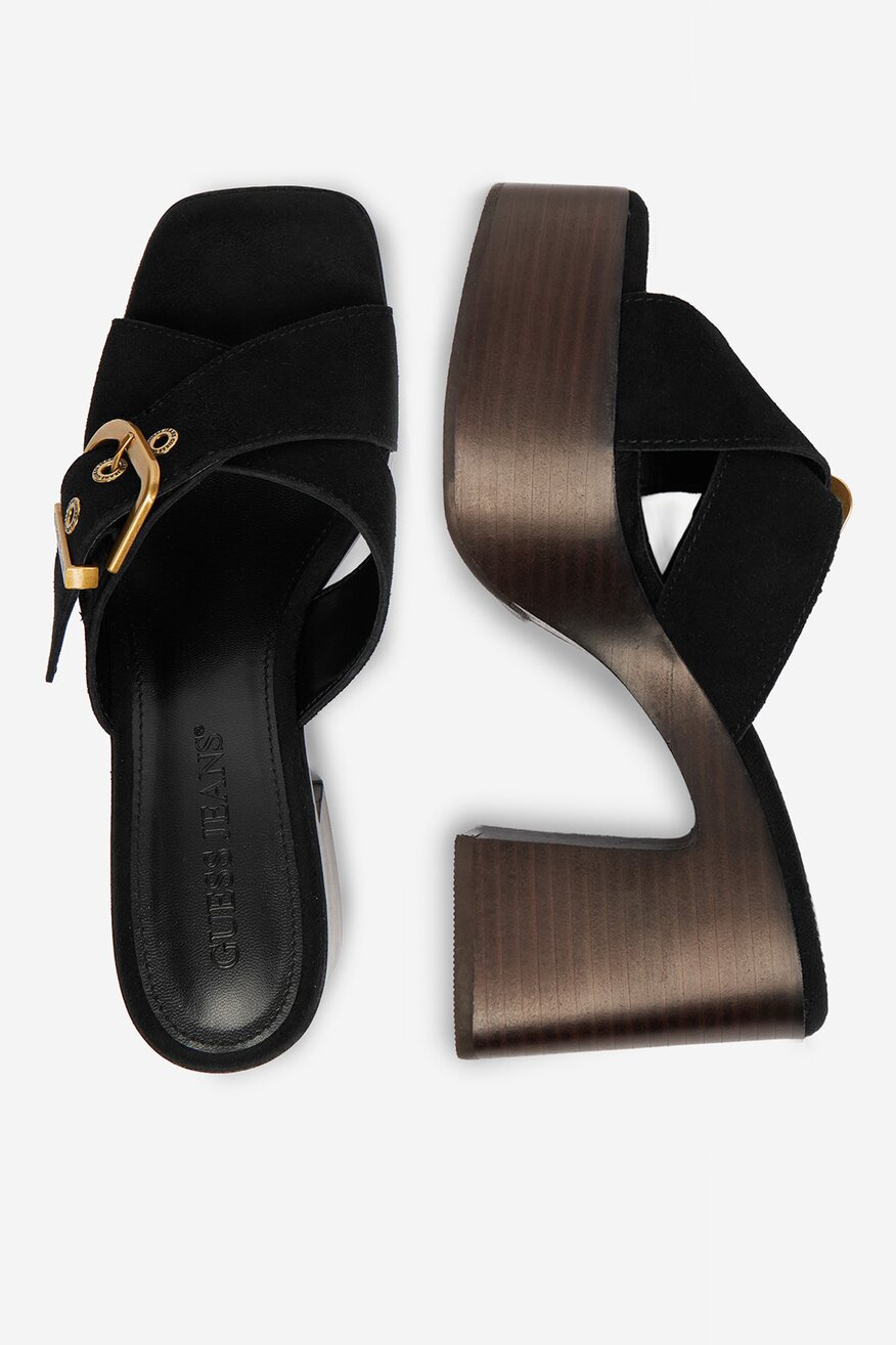 
                GUESS JEANS - Klapki skórzane - 5907964071730