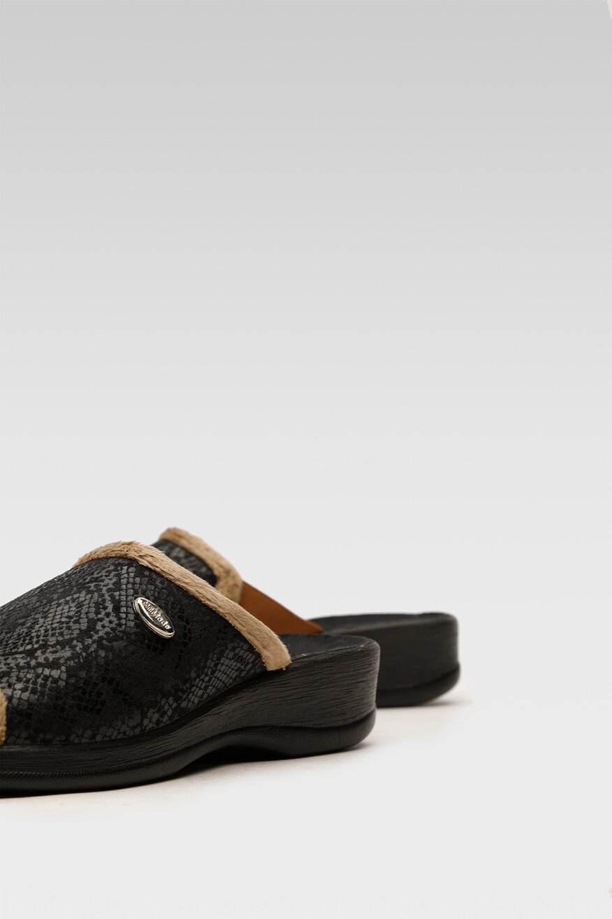 
                Home&Relax - Kapcie ze zwierzęcym motywem czarne - 5903698864440